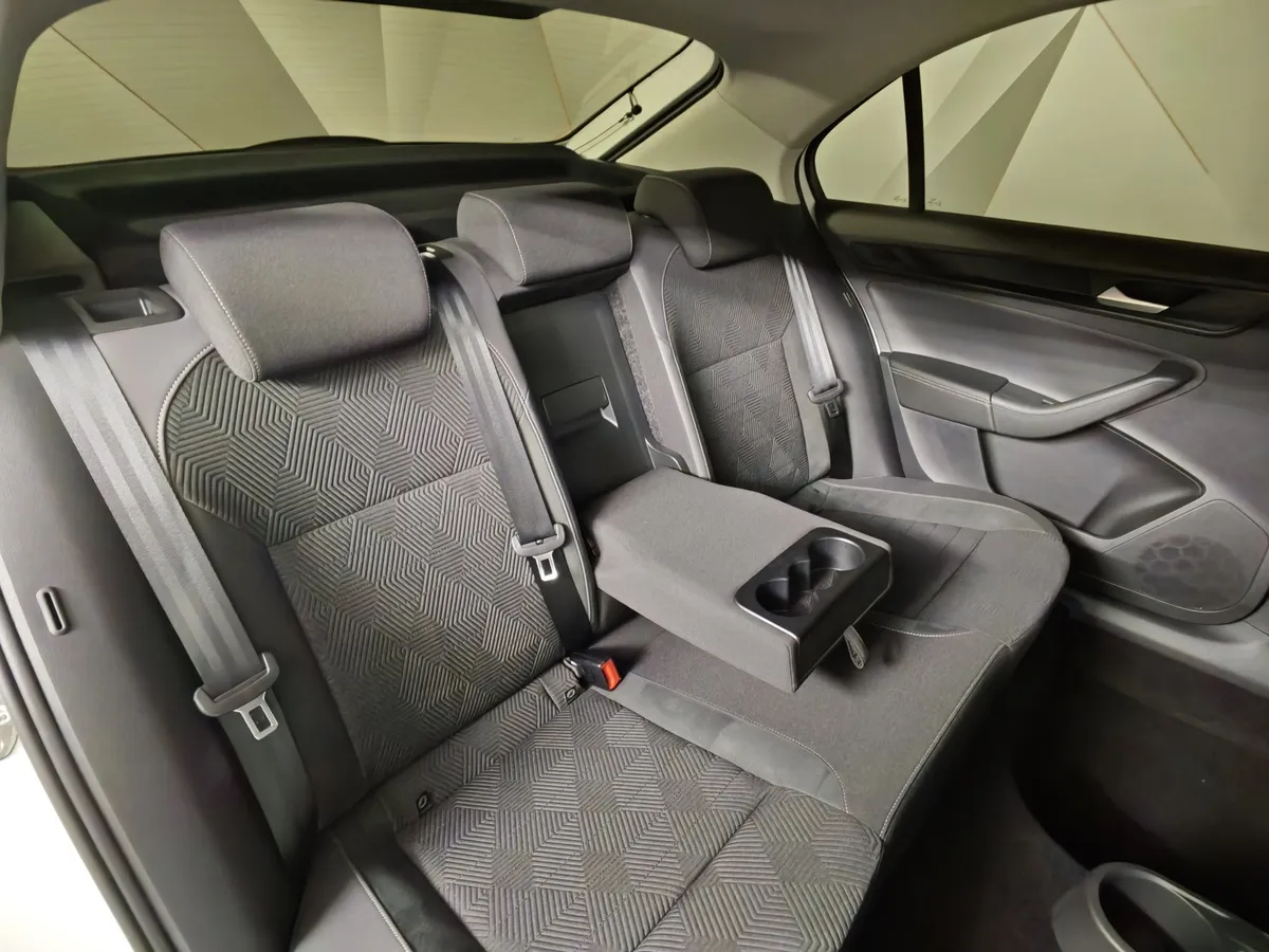 Volkswagen Polo 1.6 MPI AT (110 л.с.) Exclusive + Комфорт Белый в АВИЛОН. Слайд №17