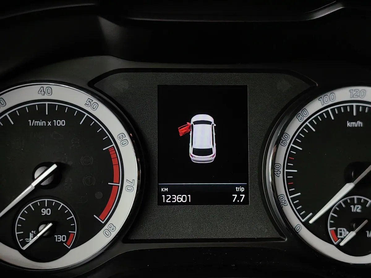 Skoda Karoq 1.4 AT FWD (150 л.с.) Ambition Коричневый в АВИЛОН. Слайд №18