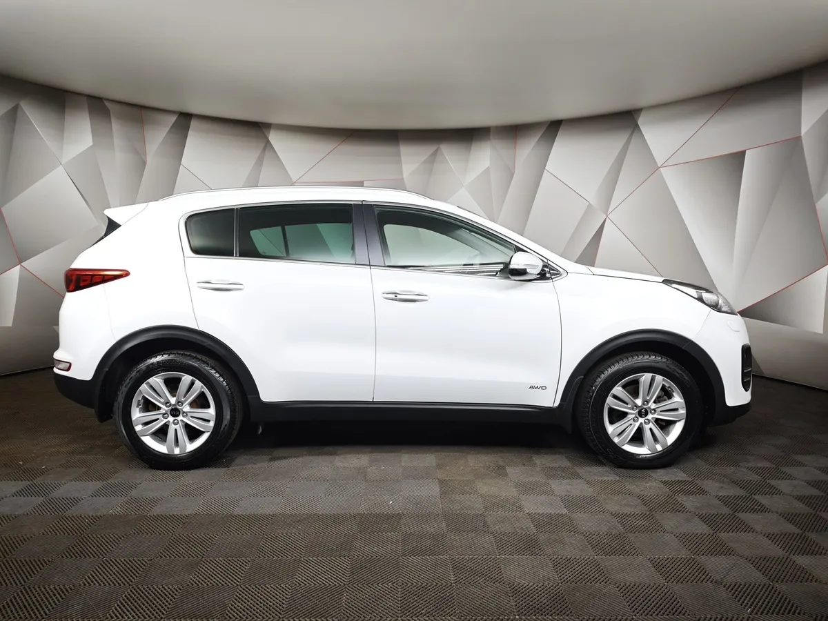 Kia Sportage 2.0 AT 4WD (150 л.с.) Luxe Белый в АВИЛОН. Слайд №6
