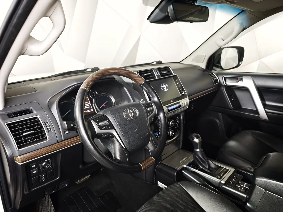 Toyota Land Cruiser Prado 4.0 AT AWD (249 л.с.) Белый в АВИЛОН. Слайд №18