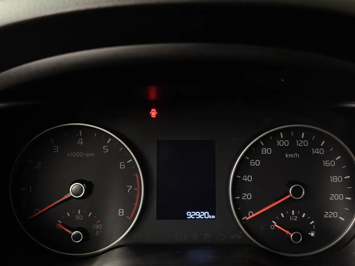 Kia Rio 1.6 AT (123 л.с.) Серебристый в АВИЛОН. Слайд №17