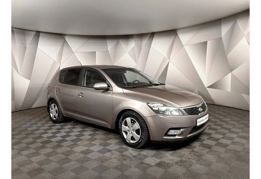 Kia Ceed 1.6 AT (122 л.с.) Бежевый в АВИЛОН. Слайд №3