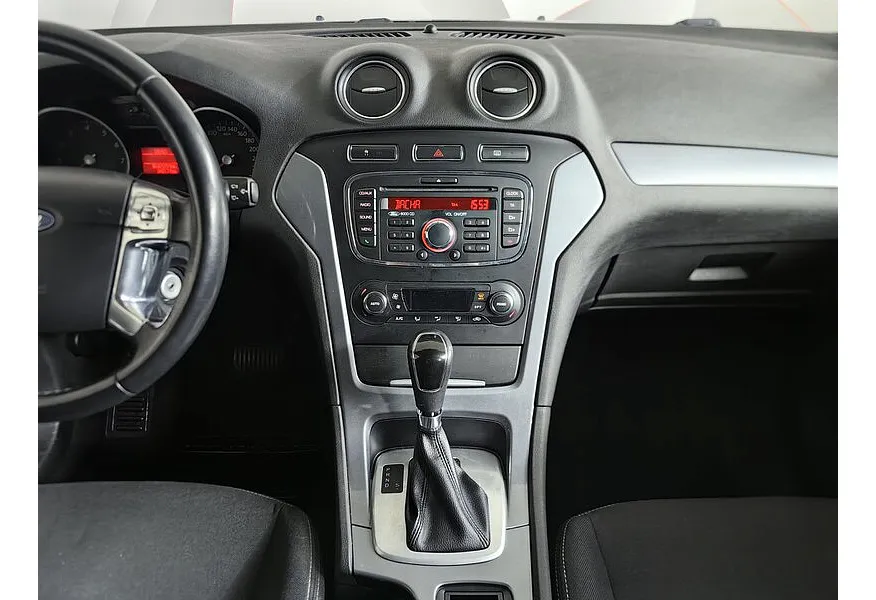 Ford Mondeo 2.3 AT (161 л.с.) Ambiente Серебристый в АВИЛОН. Слайд №14