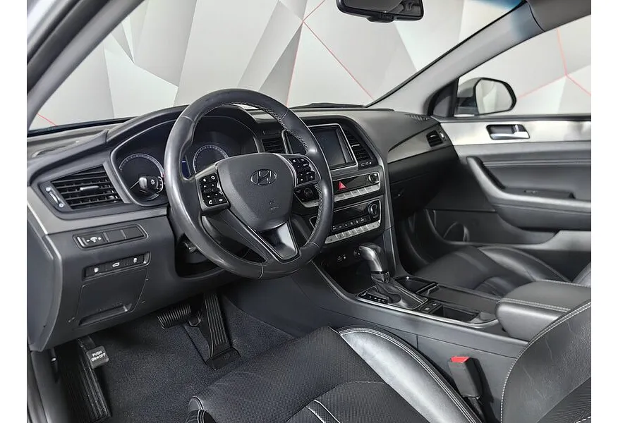 Hyundai Sonata 2.0 AT (150 л.с.) Style Серебристый в АВИЛОН. Слайд №19 Hyundai Sonata 2.0 AT (150 л.с.) Style Серебристый в АВИЛОН. Слайд №19