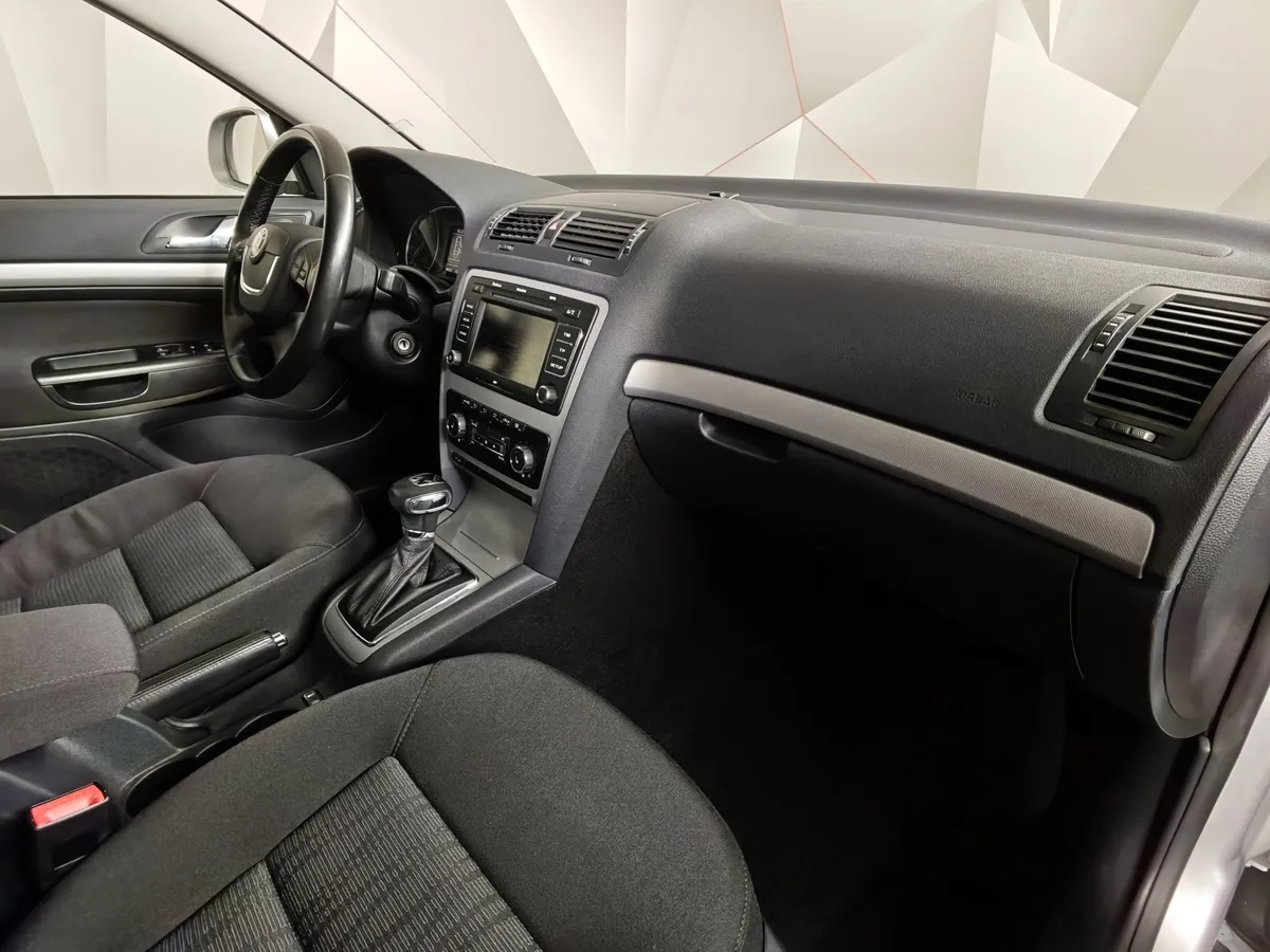 Skoda Octavia 1.8 TSI AT (152 л.с.) Серебристый в АВИЛОН. Слайд №13