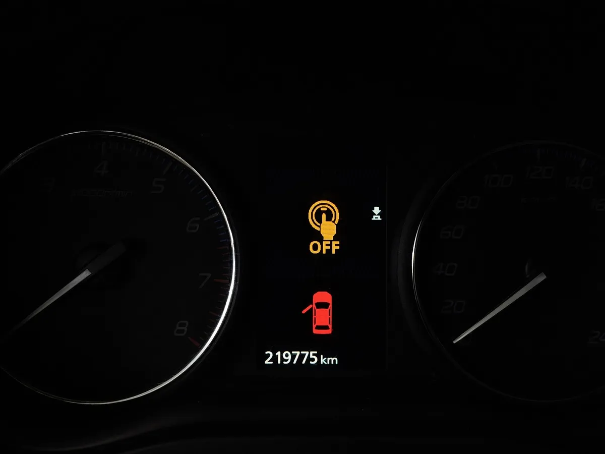 Mitsubishi Outlander 2.4 MIVEC CVT 4WD (167 л.с.) Ultimate Plus Серебристый в АВИЛОН. Слайд №18