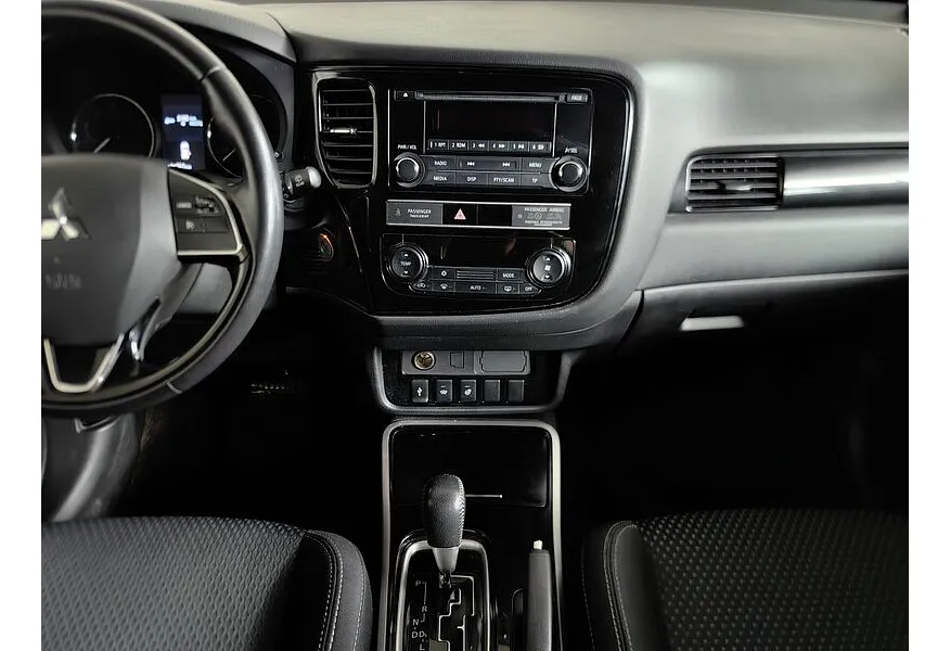 Mitsubishi Outlander 2.0 MIVEC CVT 2WD (146 л.с.) Invite Коричневый в АВИЛОН. Слайд №15