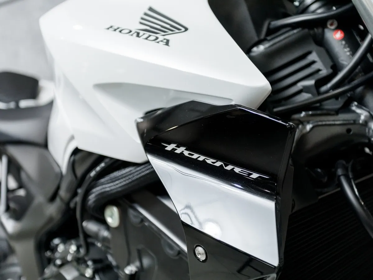 Honda CB1000 Hornet 998 см³ (158 л.с.) (158) 998 Белый в АВИЛОН. Слайд №5