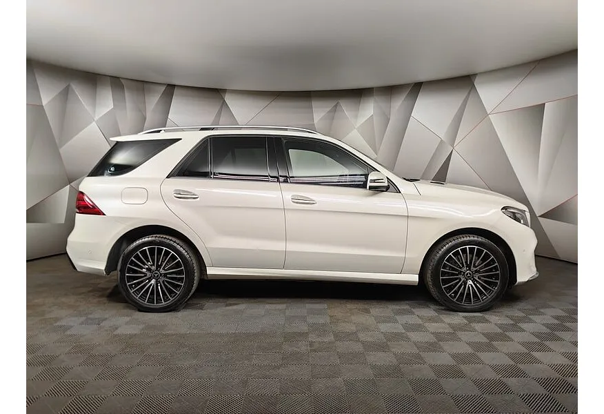 Mercedes-Benz GLE 400 4MATIC 9G-TRONIC (333 л.с.) Особая серия Белый в АВИЛОН. Слайд №6