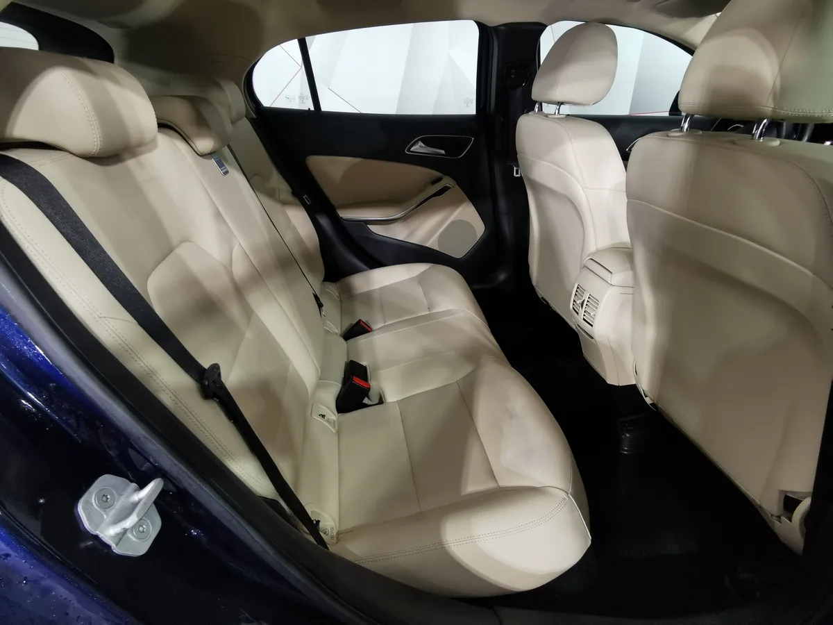 Mercedes-Benz GLA 250 7G-DCT 4MATIC (211 л.с.) Особая серия Синий в АВИЛОН. Слайд №14