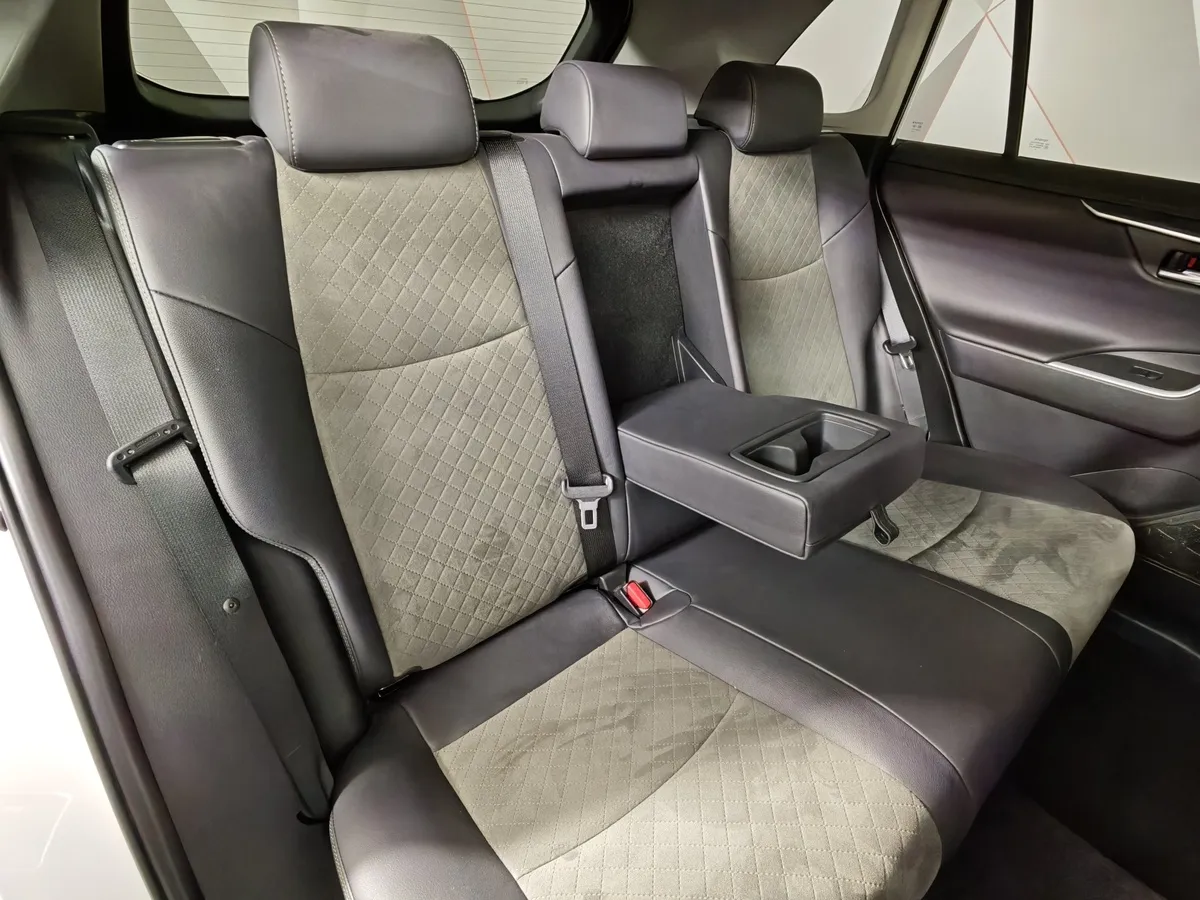 Toyota RAV4 2.0i CVT AWD (171 л.с.) Adventure Ultimate Белый в АВИЛОН. Слайд №17