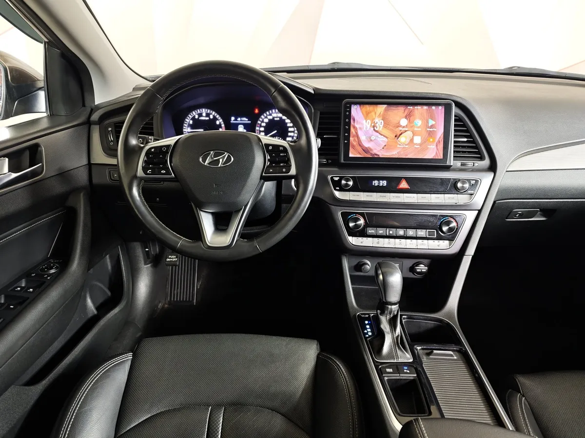 Hyundai Sonata 2.0 MPI (150 л.с.) Business Бежевый в АВИЛОН. Слайд №19