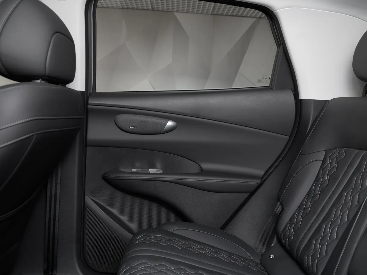 TENET Plus L6 1.5T 6DCT 2WD (147 л.с.) Ультра Серебристый в АВИЛОН. Слайд №8