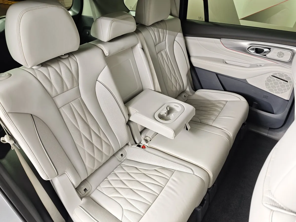 GAC GS8 2.0T 4WD (231 л.с.) GX Серый в АВИЛОН. Слайд №17