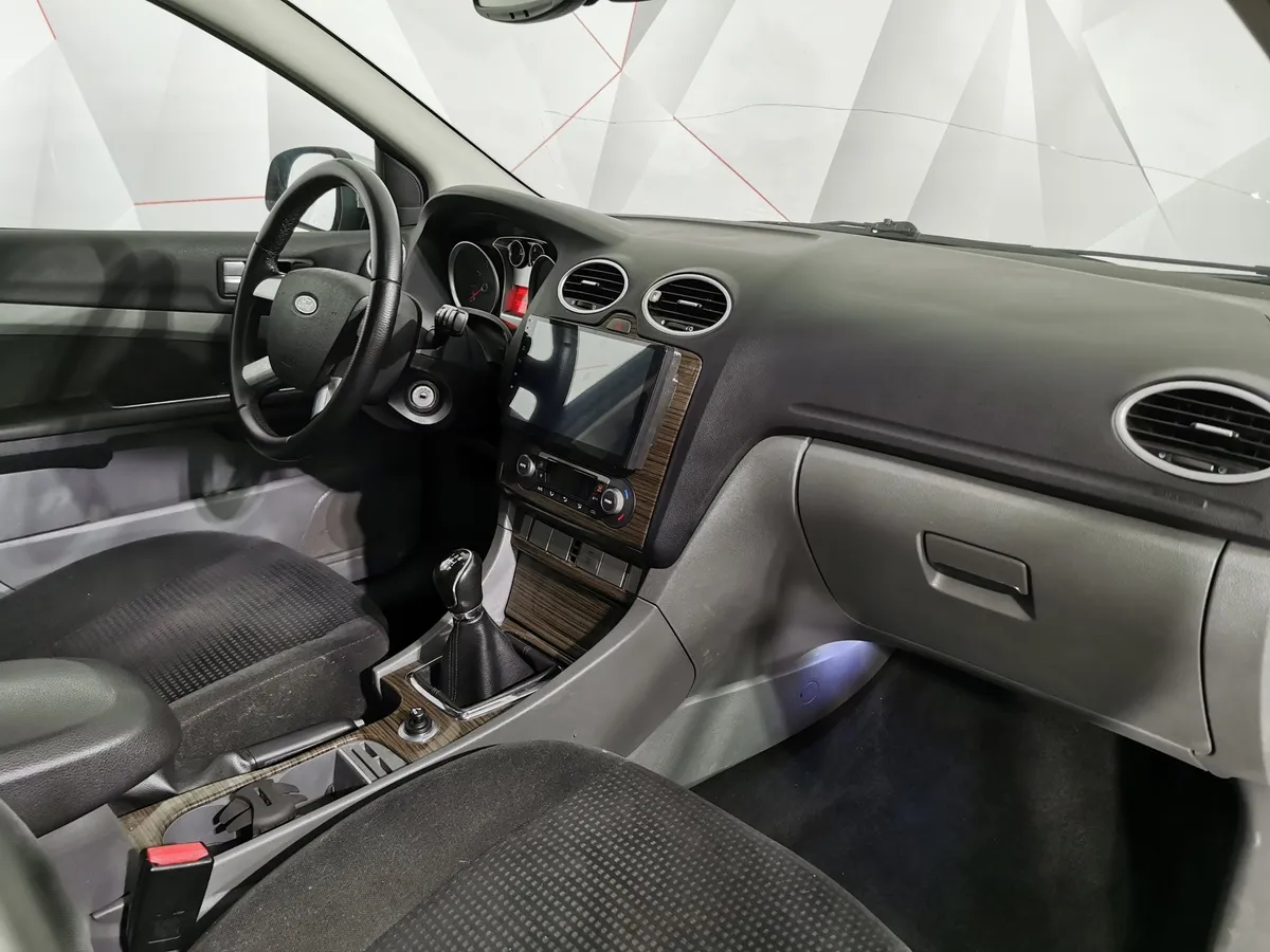 Ford Focus 1.8 MT (125 л.с.) Ghia Серебристый в АВИЛОН. Слайд №13