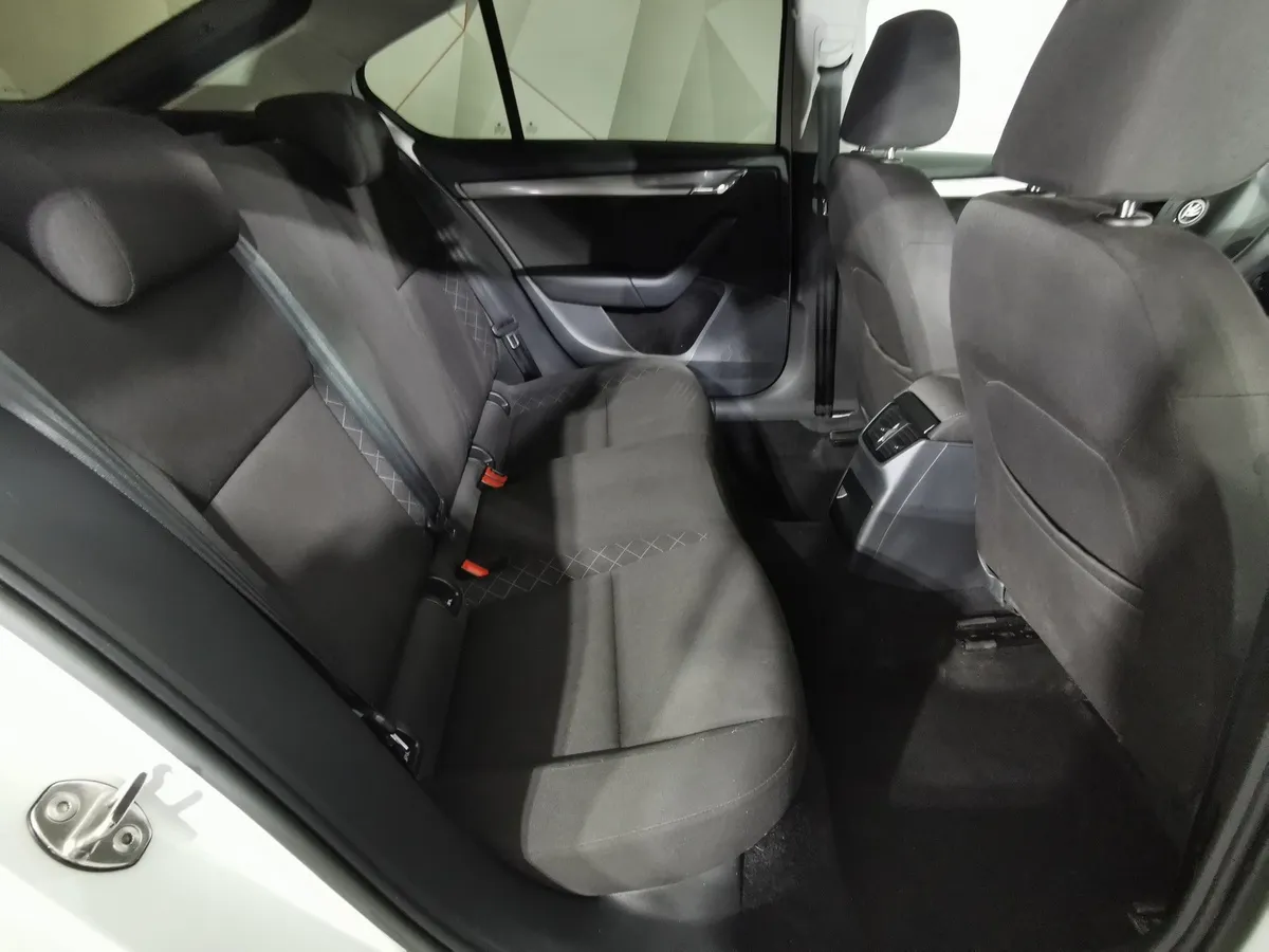 Skoda Octavia 1.6 AT (110 л.с.) Белый в АВИЛОН. Слайд №15