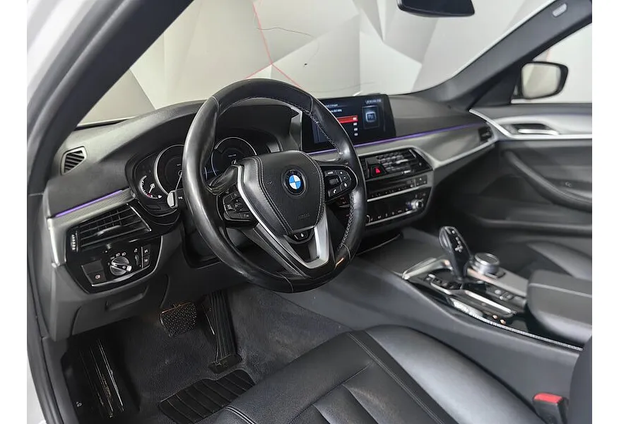 BMW 5 серия 530i xDrive Steptronic (249 л.с.) Белый в АВИЛОН. Слайд №12