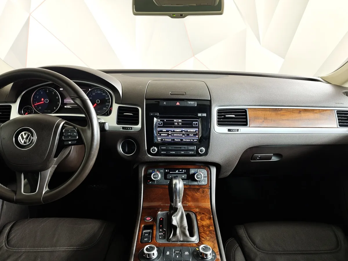 Volkswagen Touareg 3.6 FSI Tiptronic 4Motion (249 л.с.) V6 FSI Черный в АВИЛОН. Слайд №15