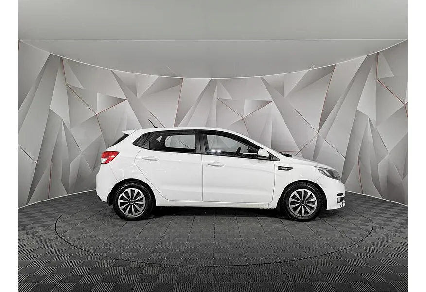 Kia Rio 1.6 AT (123 л.с.) Белый в АВИЛОН. Слайд №6