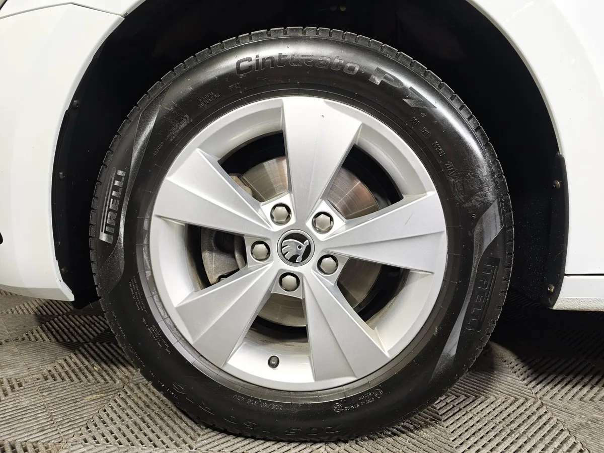 Skoda Octavia 1.4 AT FWD (150 л.с.) Белый в АВИЛОН. Слайд №9