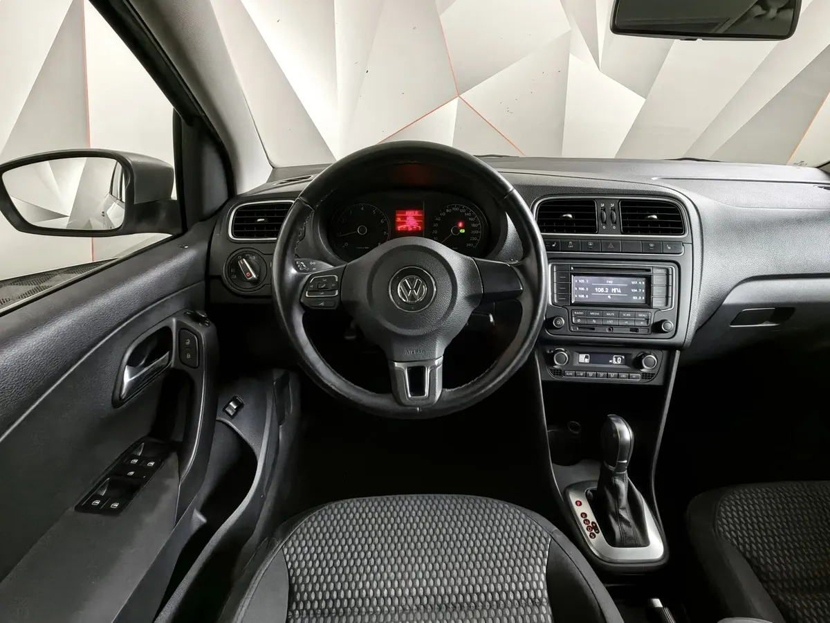 Volkswagen Polo 1.6 MPI AT (110 л.с.) Highline Серебристый в АВИЛОН. Слайд №20