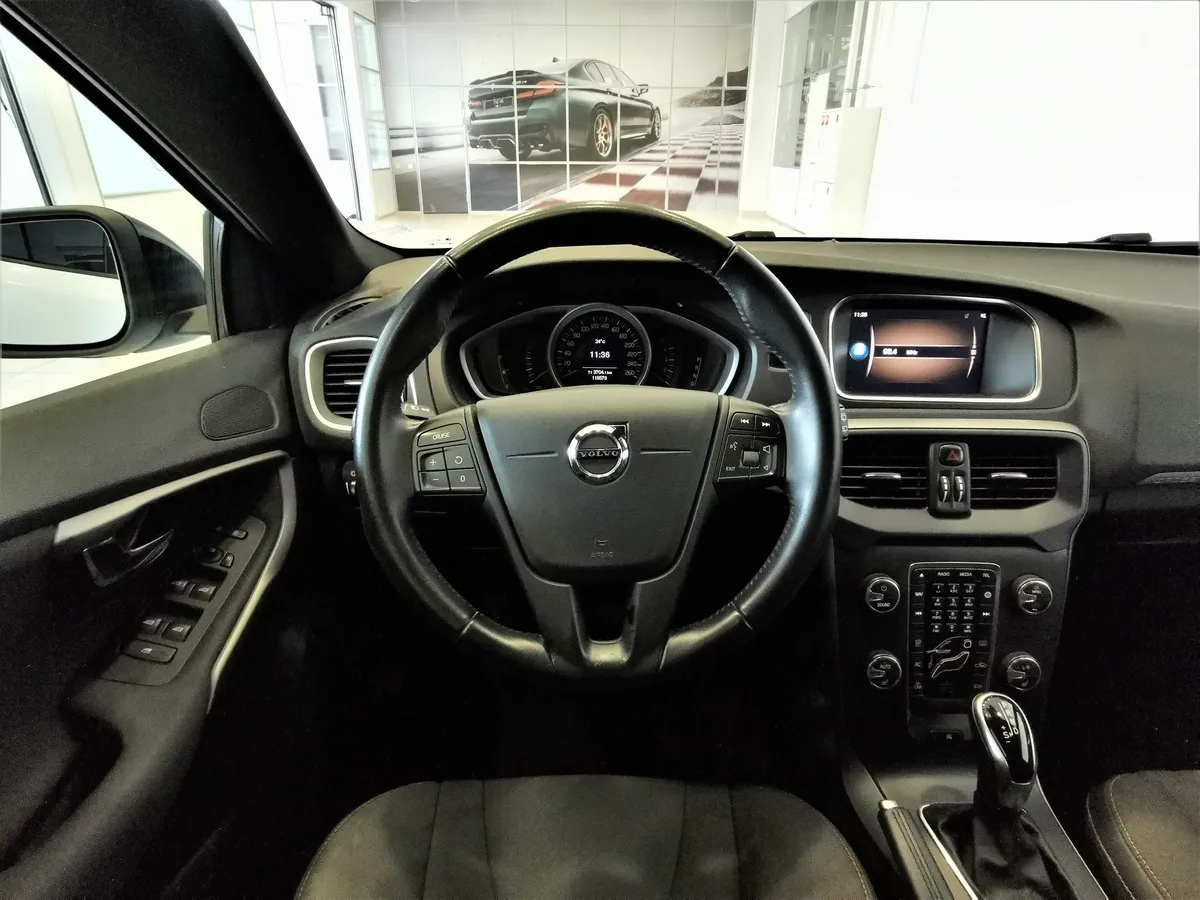 Volvo V40 1.5 T3 Drive-E Geartronic (152 л.с.) Белый в АВИЛОН. Слайд №19