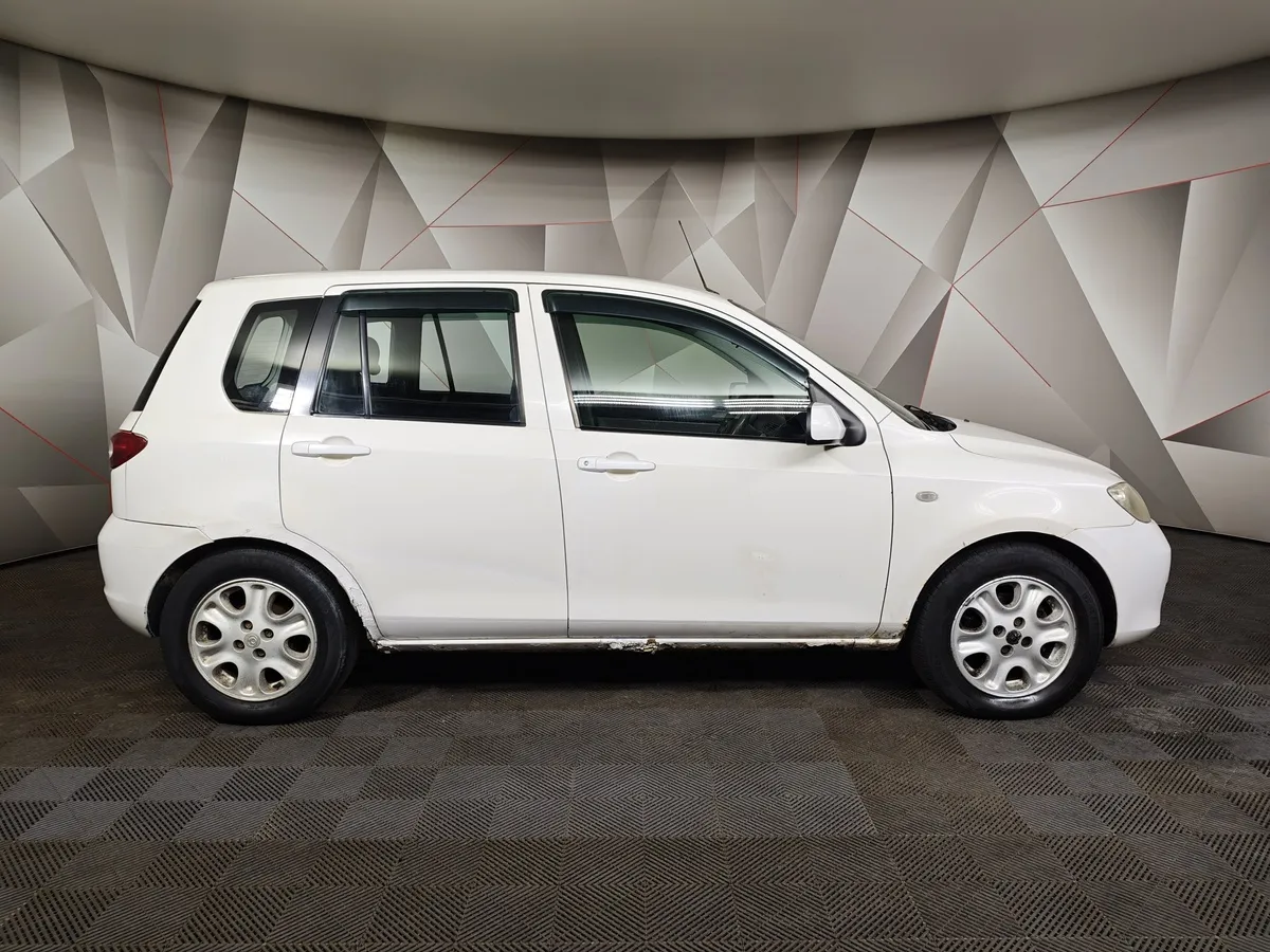 Mazda Demio 1.5 AT (100 л.с.) Белый в АВИЛОН. Слайд №6