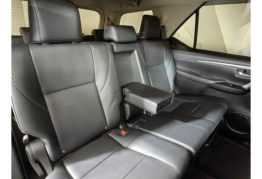 Toyota Fortuner 2.8d AT 4WD (200 л.с.) Белый в АВИЛОН. Слайд №17