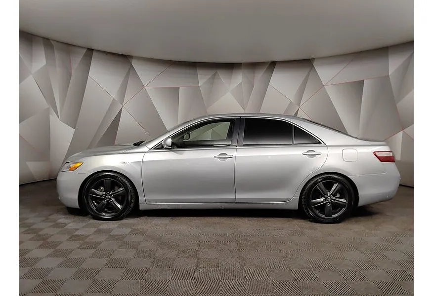 Toyota Camry 2.4 VVT-i AT (167 л.с.) Серебристый в АВИЛОН. Слайд №5