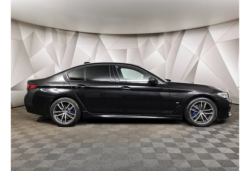 BMW 5 серия 530i xDrive Steptronic (249 л.с.) M Sport Plus Черный в АВИЛОН. Слайд №6