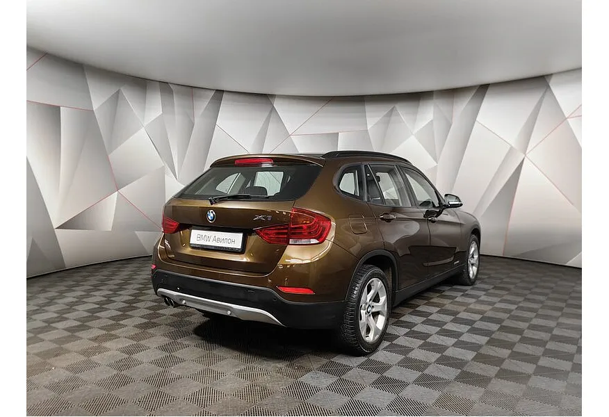 BMW X1 xDrive20i AT (184 л.с.) Базовая. Локальная сборка Коричневый в АВИЛОН. Слайд №6