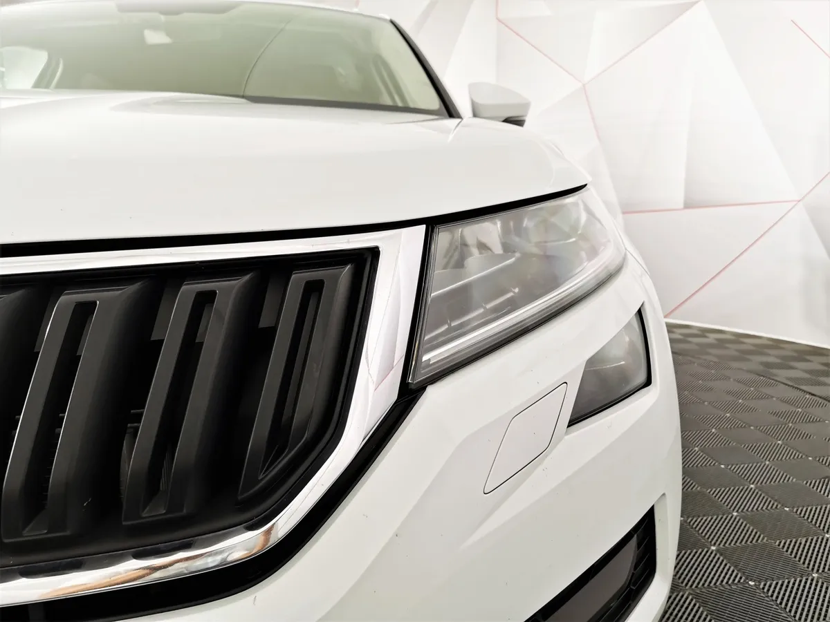 Skoda Kodiaq 2.0 TSI DSG 4X4 (180 л.с.) Белый в АВИЛОН. Слайд №10