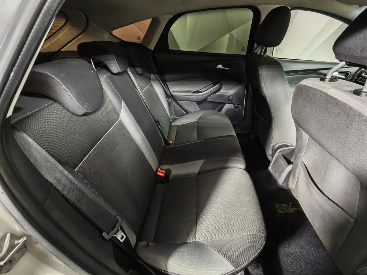 Ford Focus 1.6 MT (105 л.с.) Trend Серебристый в АВИЛОН. Слайд №14