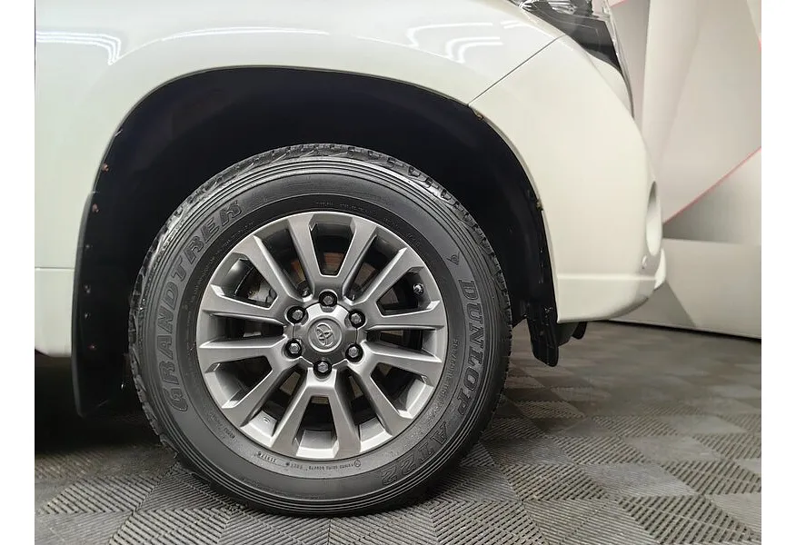 АВИЛОН - Toyota Land Cruiser Prado 2.8 D AT 4WD (5 мест) (177 л.с.) Комфорт Белый - slide 15