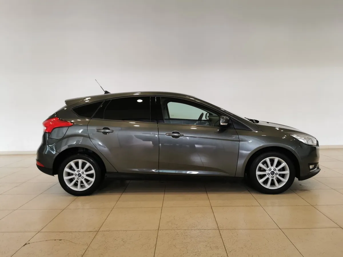 Ford Focus 1.6 Ti-VCT PowerShift (125 л.с.) SYNC Edition Серый в АВИЛОН. Слайд №6
