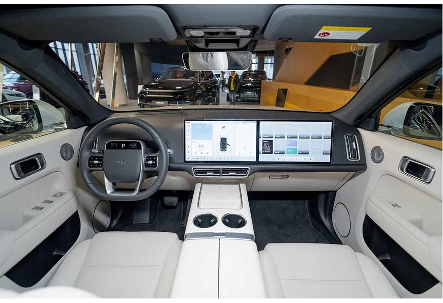 Li Auto L7 1.5 AT 4WD (449 л.с.) Ultra Черный в АВИЛОН. Слайд №7