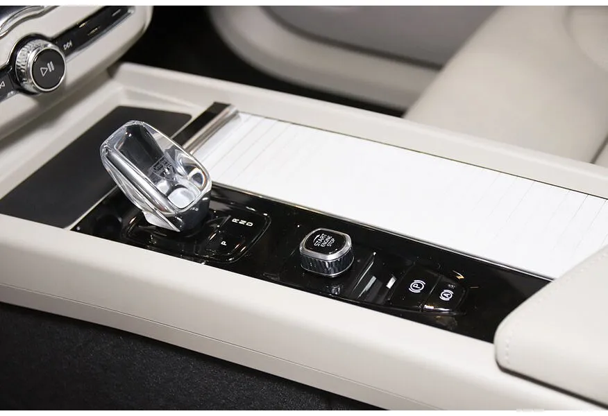 Volvo XC60 2.0 B5 8AT AWD (250 л.с.) Ultra Синий в АВИЛОН. Слайд №12