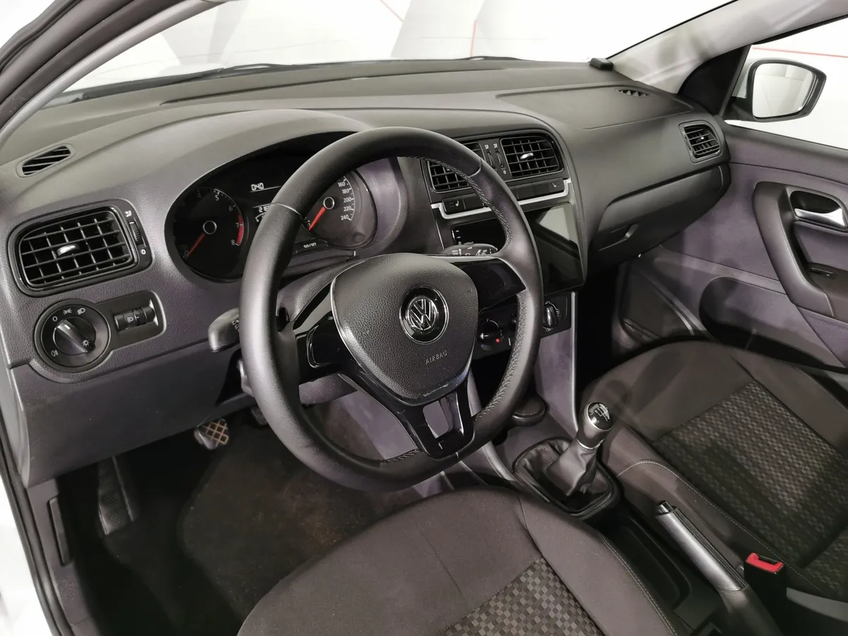 Volkswagen Polo 1.6 MT (105 л.с.) Trendline Белый в АВИЛОН. Слайд №18