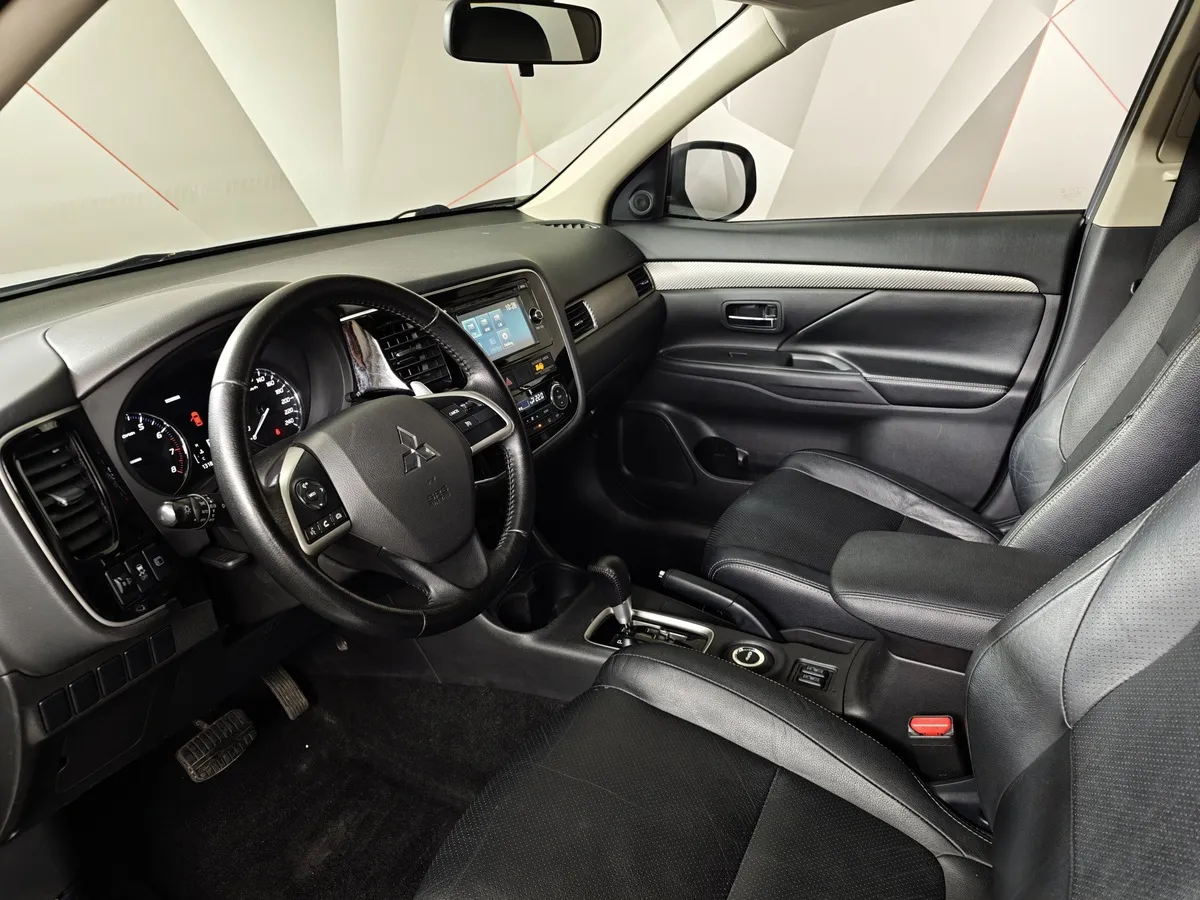 Mitsubishi Outlander 2.4 MIVEC CVT 4WD (167 л.с.) Instyle Серебристый в АВИЛОН. Слайд №19