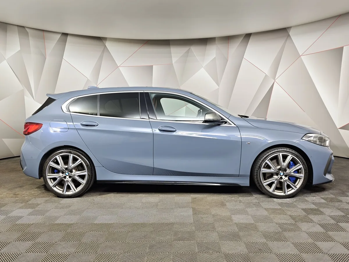 BMW 1 серия M135i 2.0T AT xDrive (306 л.с.) Серый в АВИЛОН. Слайд №6
