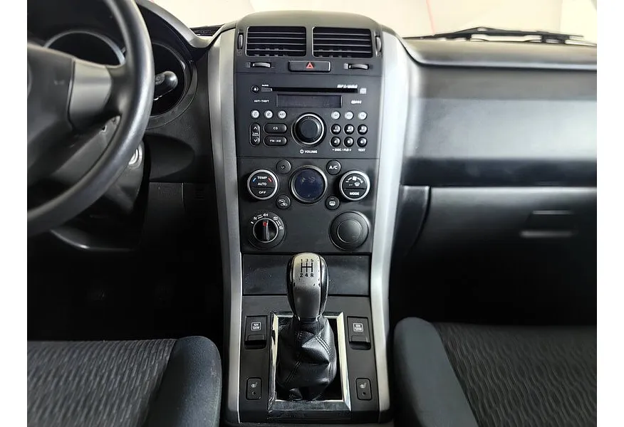 Suzuki Grand Vitara 2.0 MT AWD (140 л.с.) Белый в АВИЛОН. Слайд №15