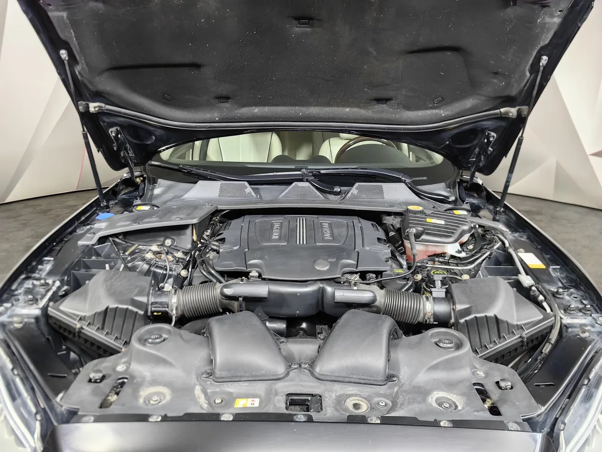 Jaguar XJ 3.0 AT AWD LWB (340 л.с.) Portfolio Черный в АВИЛОН. Слайд №10