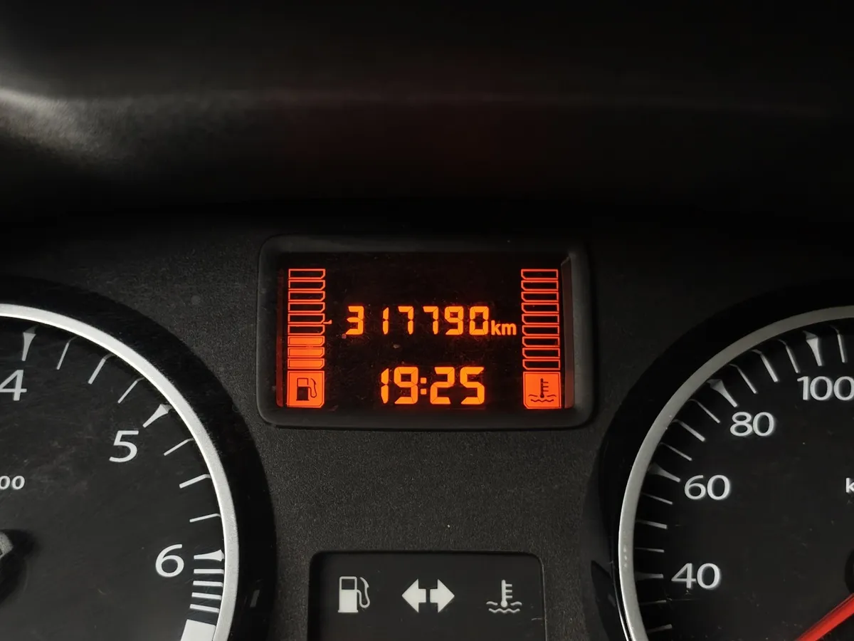 Renault Duster 2.0 MT 4x4 (143 л.с.) Серый в АВИЛОН. Слайд №15