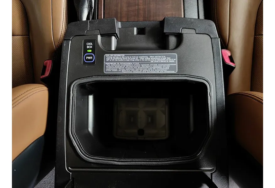 Toyota Land Cruiser 4.5 Twin-Turbo D AT 4WD (5 мест) (235 л.с.) Престиж Черный в АВИЛОН. Слайд №24