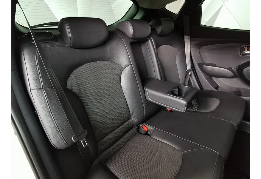 Hyundai ix35 2.0 AT (150 л.с.) Travel Белый в АВИЛОН. Слайд №17