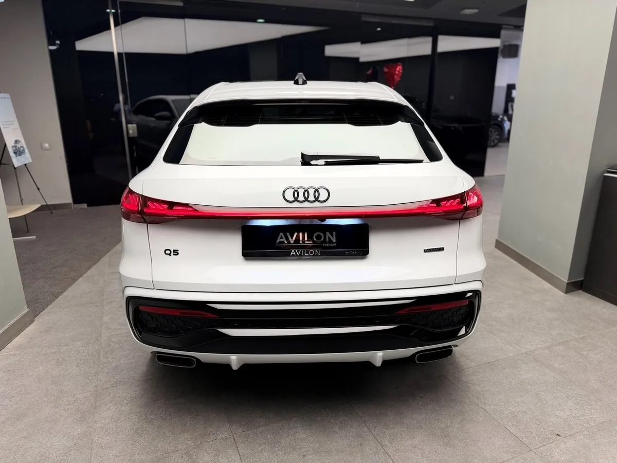Audi Q5 Sportback 2.0 TFSI S tronic quattro (272 л.с.) Белый в АВИЛОН. Слайд №4