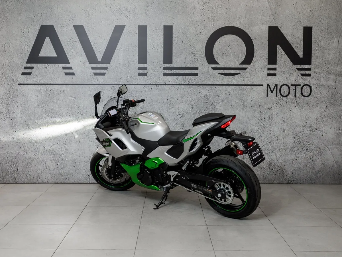 Kawasaki Ninja 7 Hybrid 450 см³ (69 л.с.) 450 Серебристый в АВИЛОН. Слайд №7