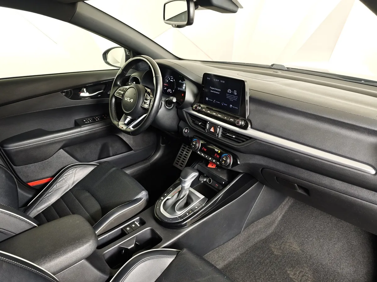 Kia Cerato 2.0 MPI AT (150 л.с.) GT Line Черный в АВИЛОН. Слайд №13