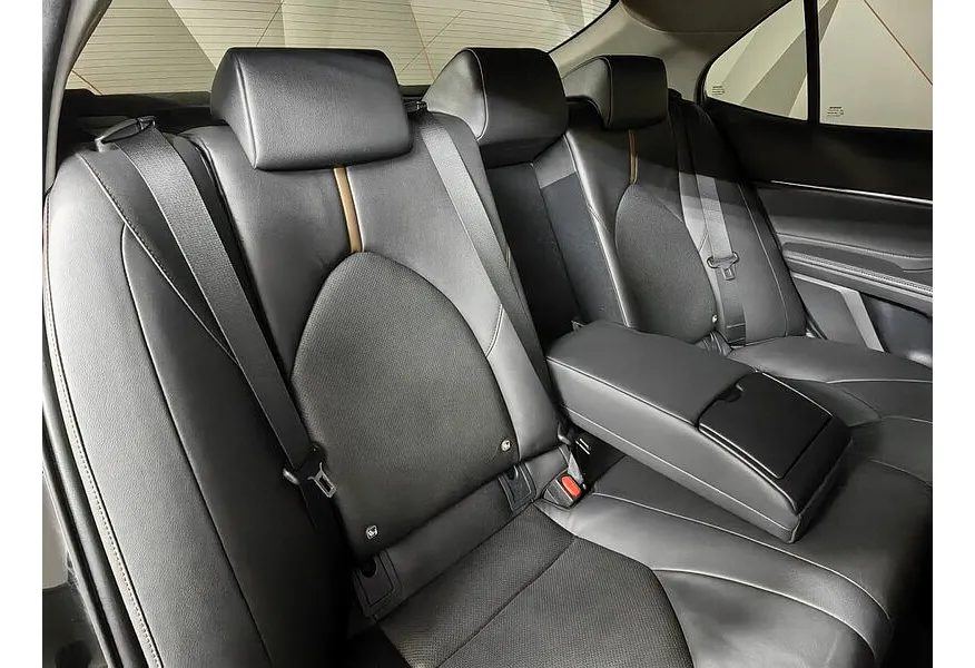 Toyota Camry 2.5 AT (181 л.с.) Стандарт Черный в АВИЛОН. Слайд №14