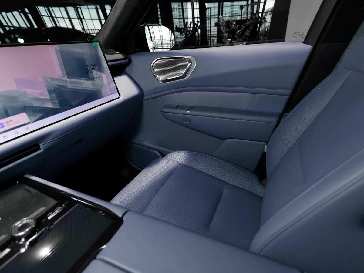 Lynk & Co 900 2.0 AT 4WD (884 л.с.) Ultra Черный в АВИЛОН. Слайд №15